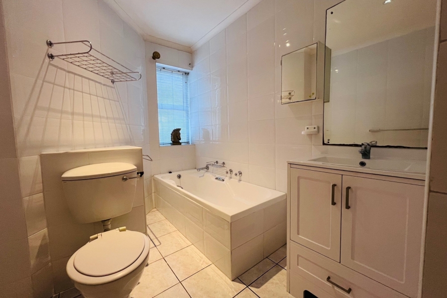 To Let 4 Bedroom Property for Rent in Parow Golf Course Western Cape